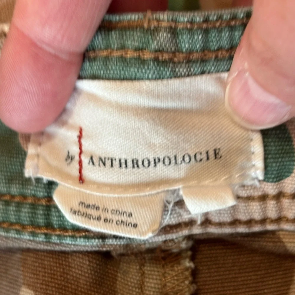 Anthro The Wanderer Camo Shorts, size 27